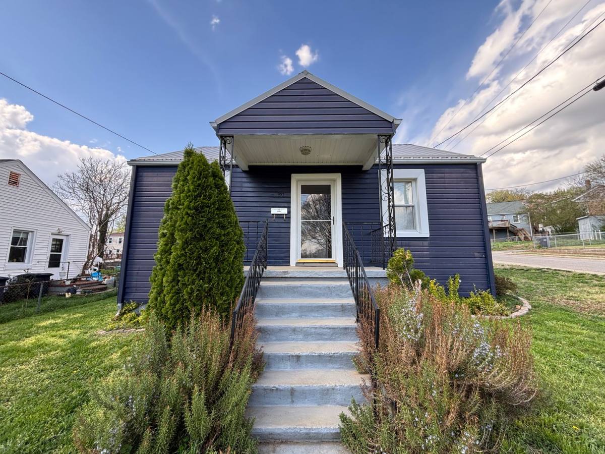 House for rent at 950 Morgan Ave SE, Roanoke, VA 24013