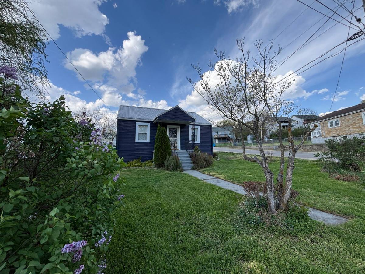 House for rent at 950 Morgan Ave SE, Roanoke, VA 24013