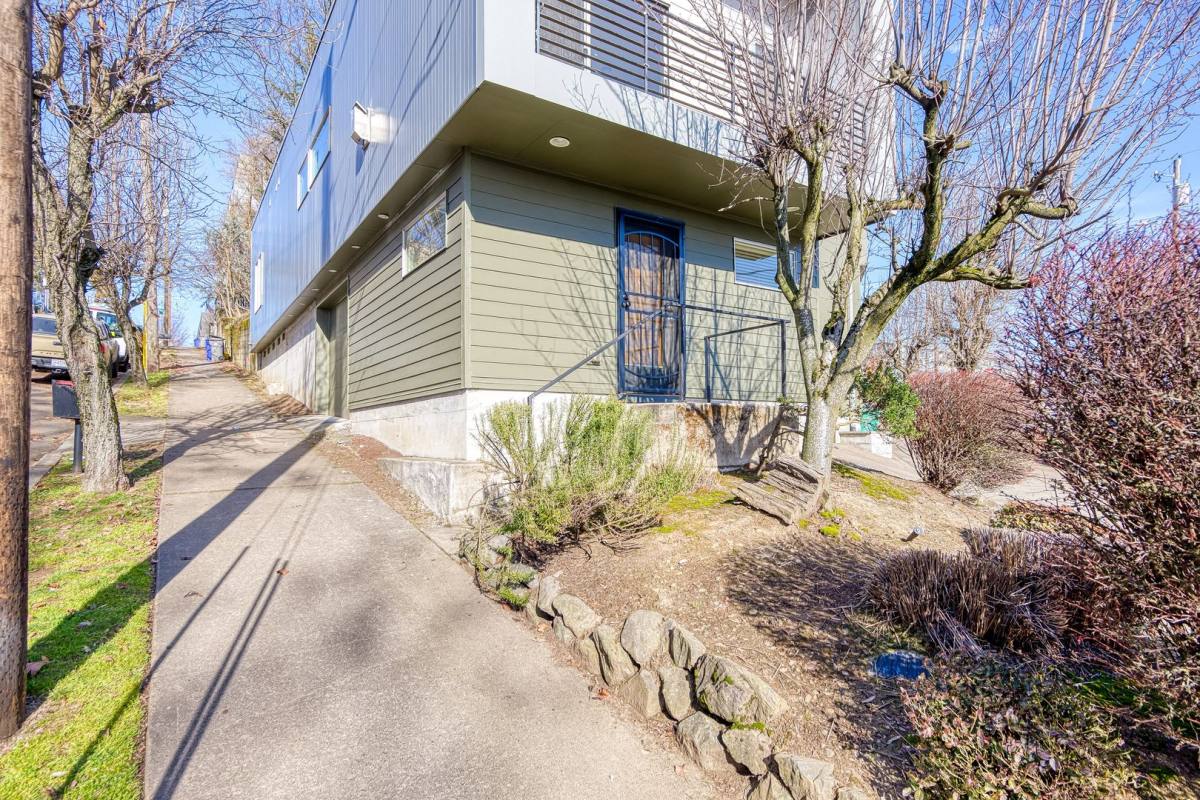 Condo for rent at 3220 N Michigan Ave, Portland, OR 97227