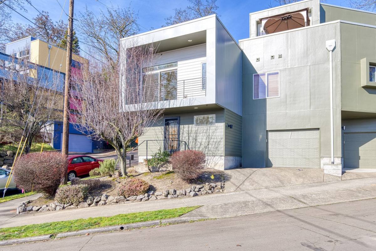 Condo for rent at 3220 N Michigan Ave, Portland, OR 97227