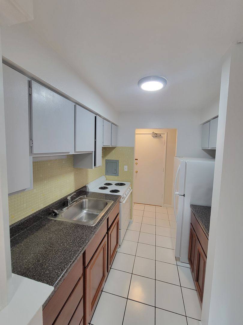 Apartment for rent at 6161 N Winthrop, Chicago, IL 60660