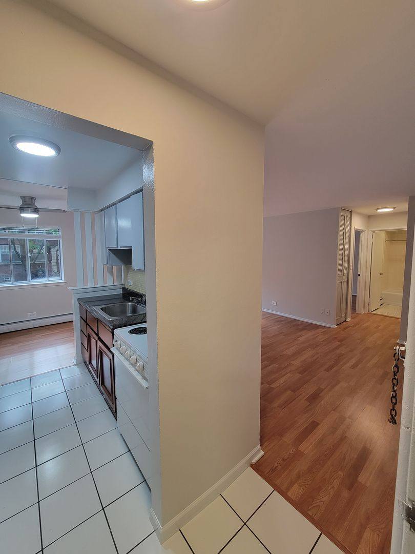 Apartment for rent at 6161 N Winthrop, Chicago, IL 60660