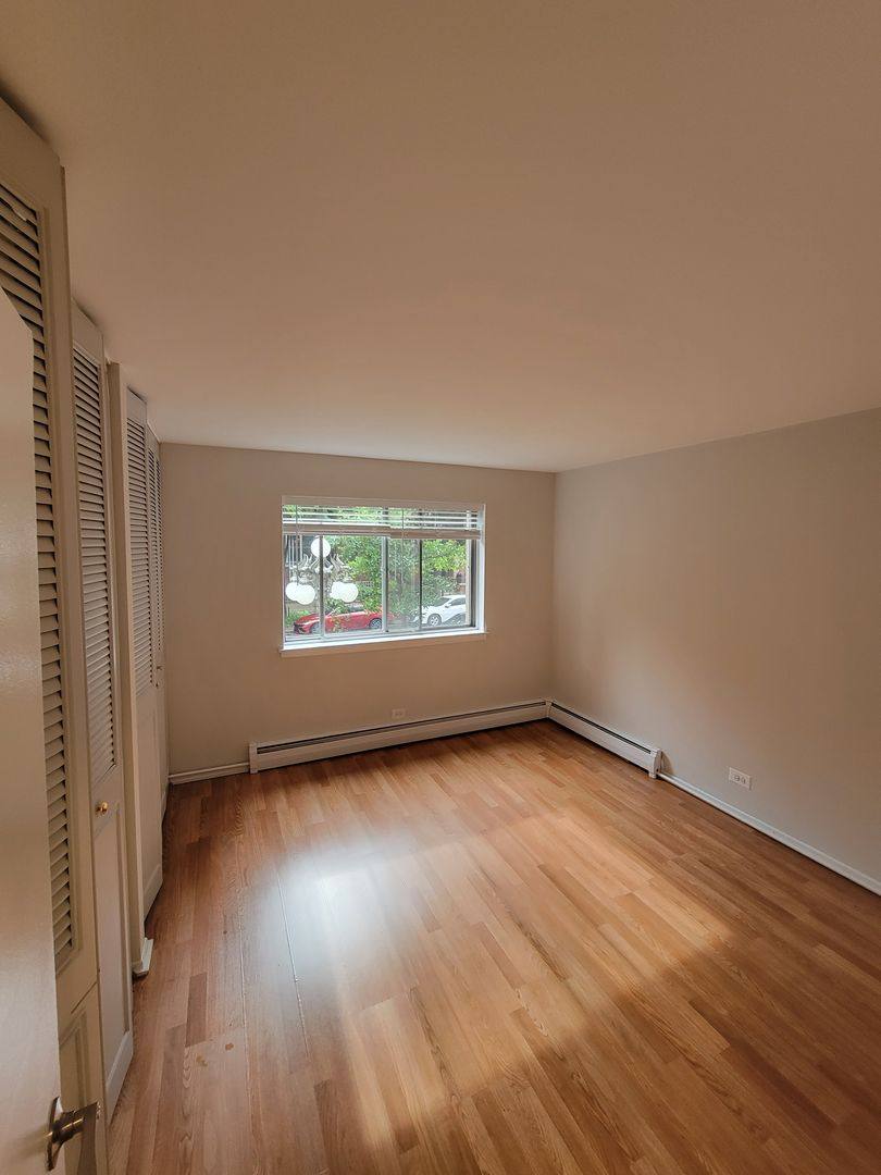 Apartment for rent at 6161 N Winthrop, Chicago, IL 60660
