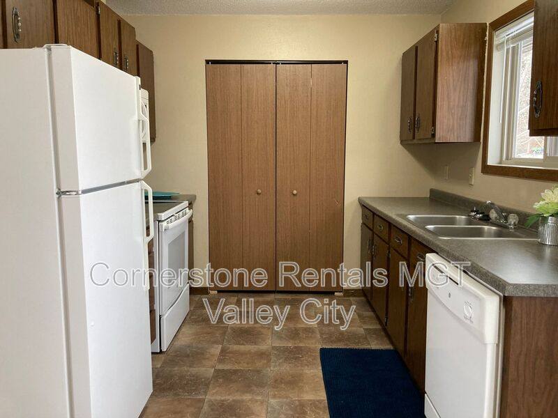 Townhouse for rent at 800 11th St NW, Valley City, ND 58072