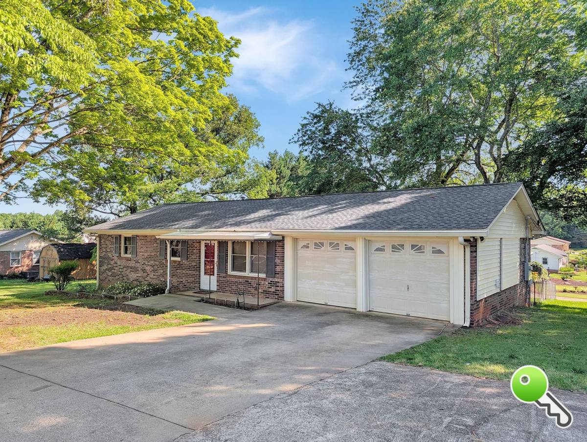House for rent at 400 Burns Rd, Easley, SC 29640