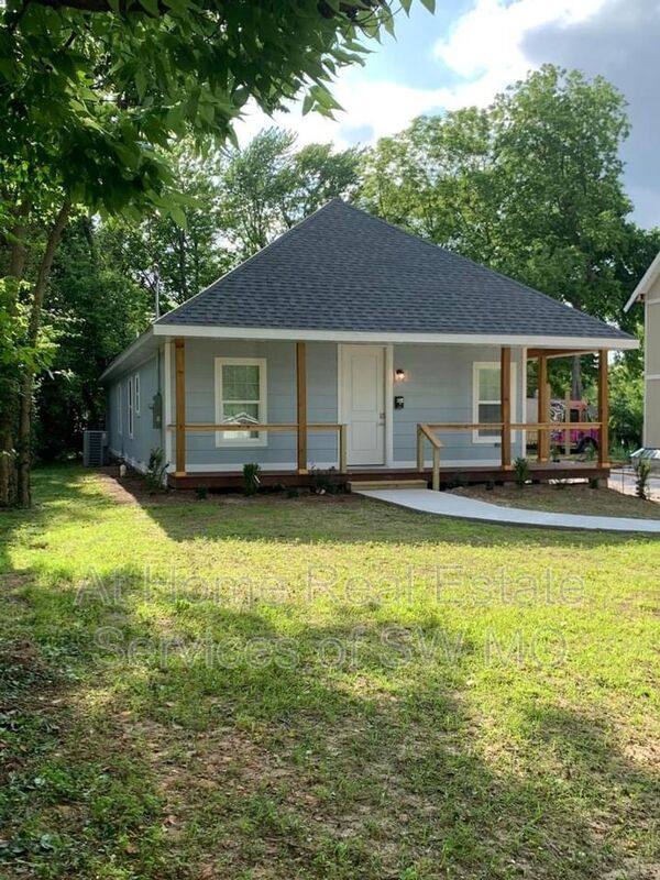 House for rent at 2437 N Lyon Ave, Springfield, MO 65803