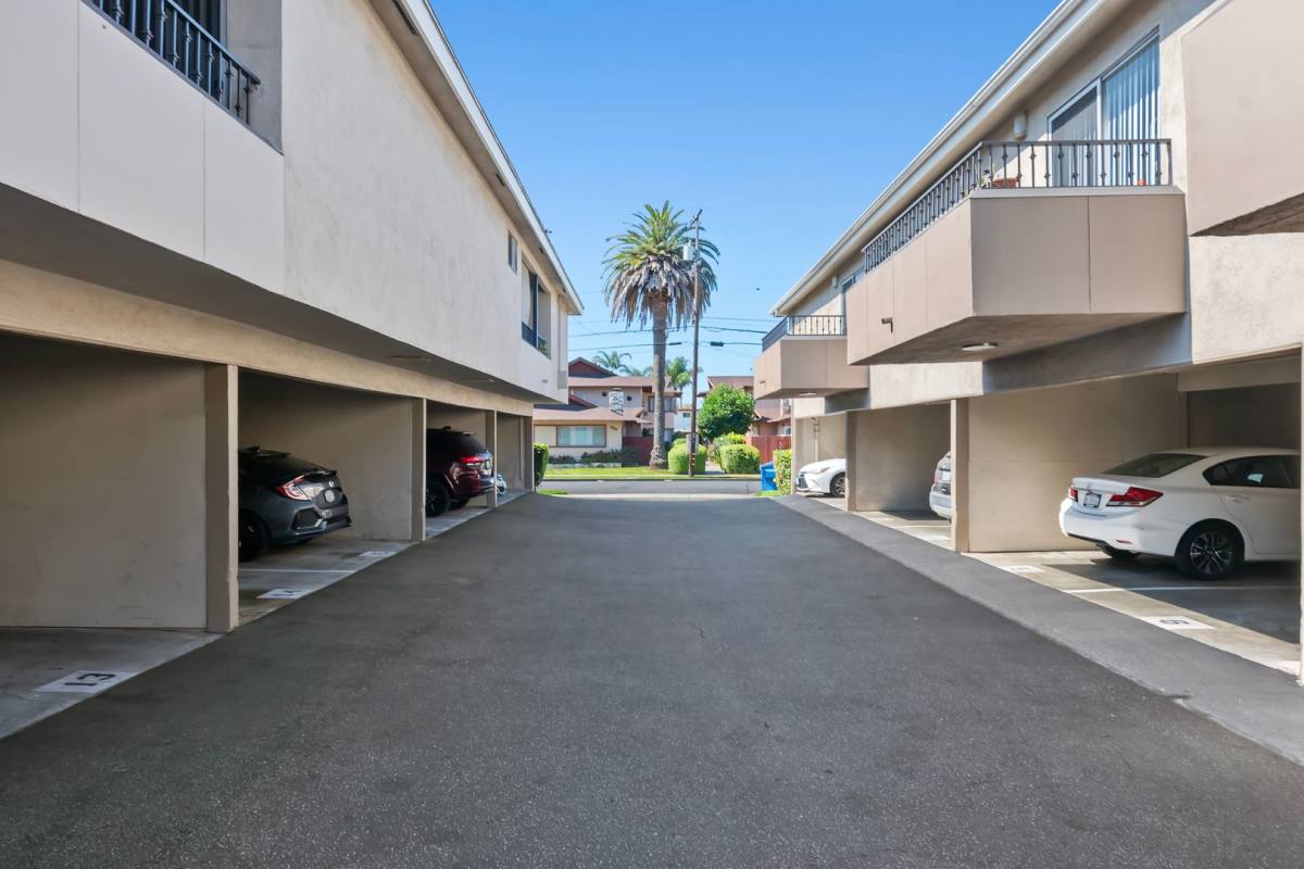 Apartment for rent at 1121 S Atlantic Ave, Alhambra, CA 91801