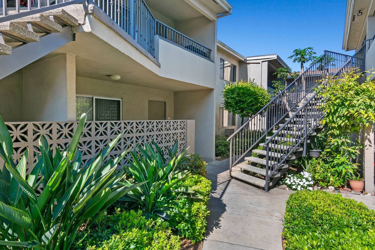 Apartment for rent at 1121 S Atlantic Ave, Alhambra, CA 91801
