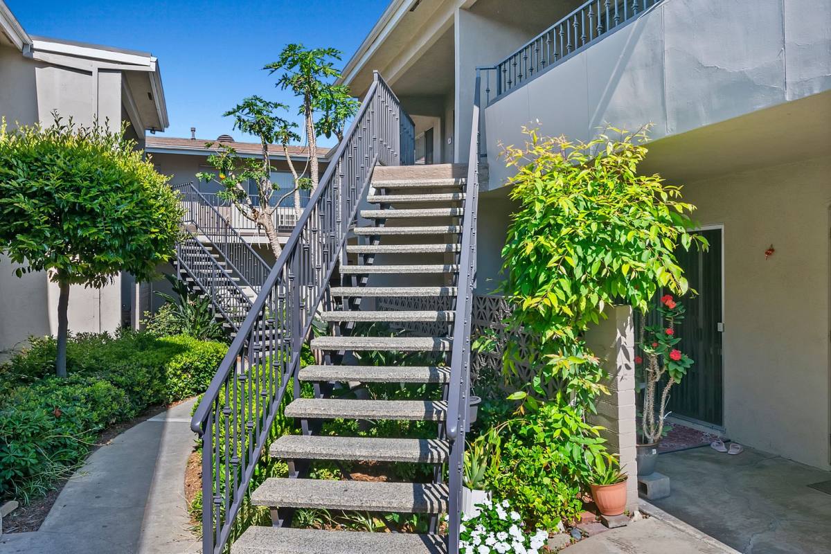 Apartment for rent at 1121 S Atlantic Ave, Alhambra, CA 91801