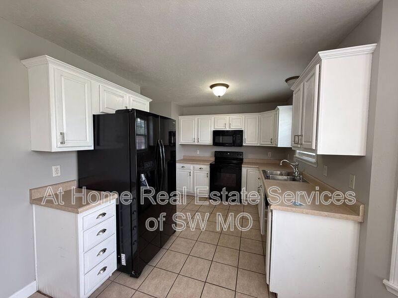 House for rent at 2977 W Lasalle St, Springfield, MO 65807