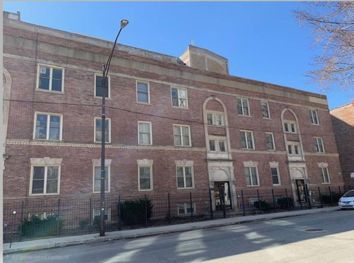 Apartment for rent at 1169 E 61st St, Chicago, IL 60637