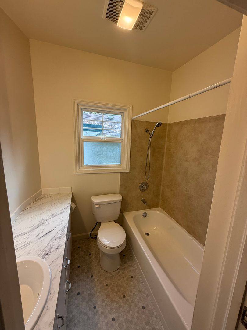 House for rent at 861 E 26th Ave, Eugene, OR 97405