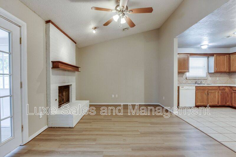 House for rent at 12316 SW 14th St, Yukon, OK 73099