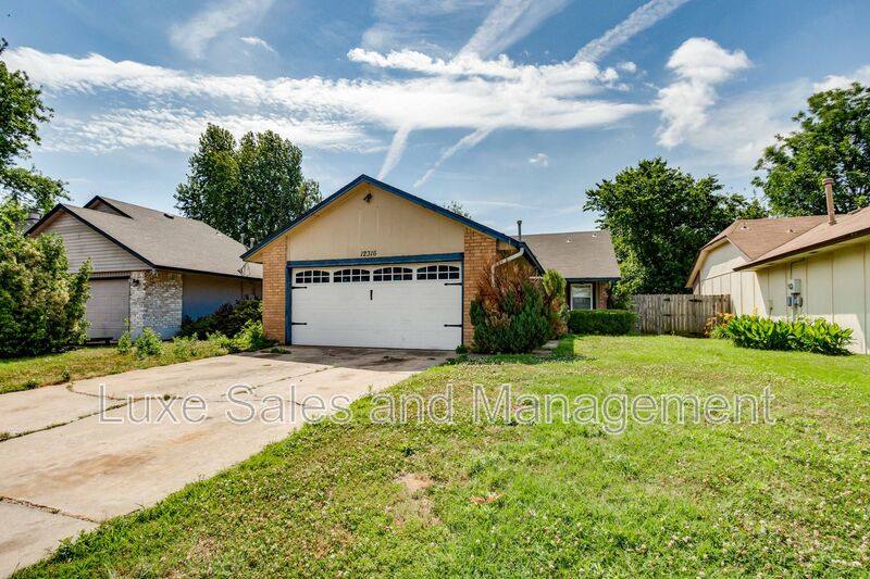 House for rent at 12316 SW 14th St, Yukon, OK 73099