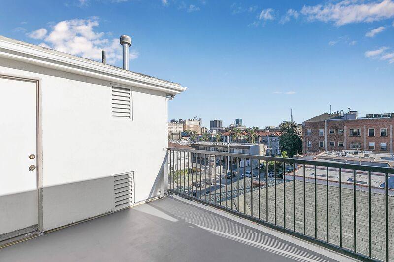 Townhouse for rent at 1827 Wilcox Ave #111, Los Angeles, CA 90028