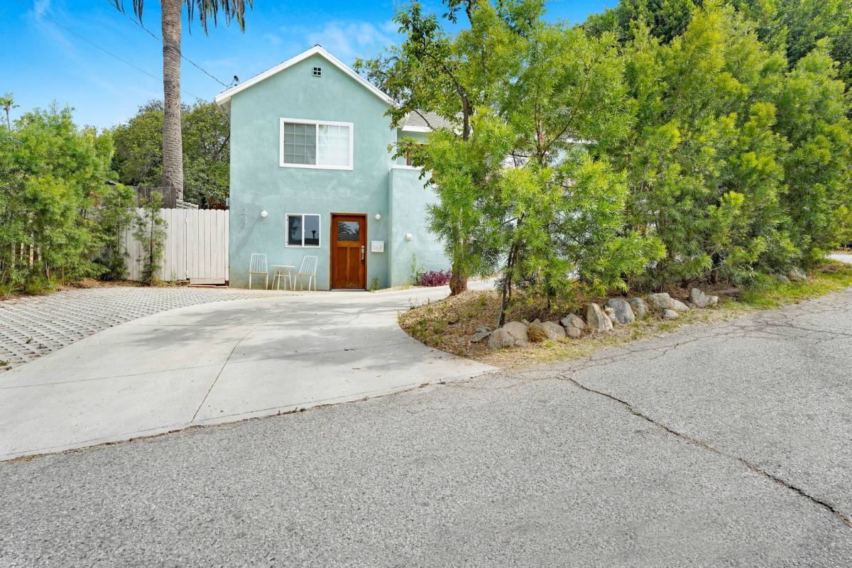 Apartment for rent at 265 Plymouth Dr, Pasadena, CA 91104