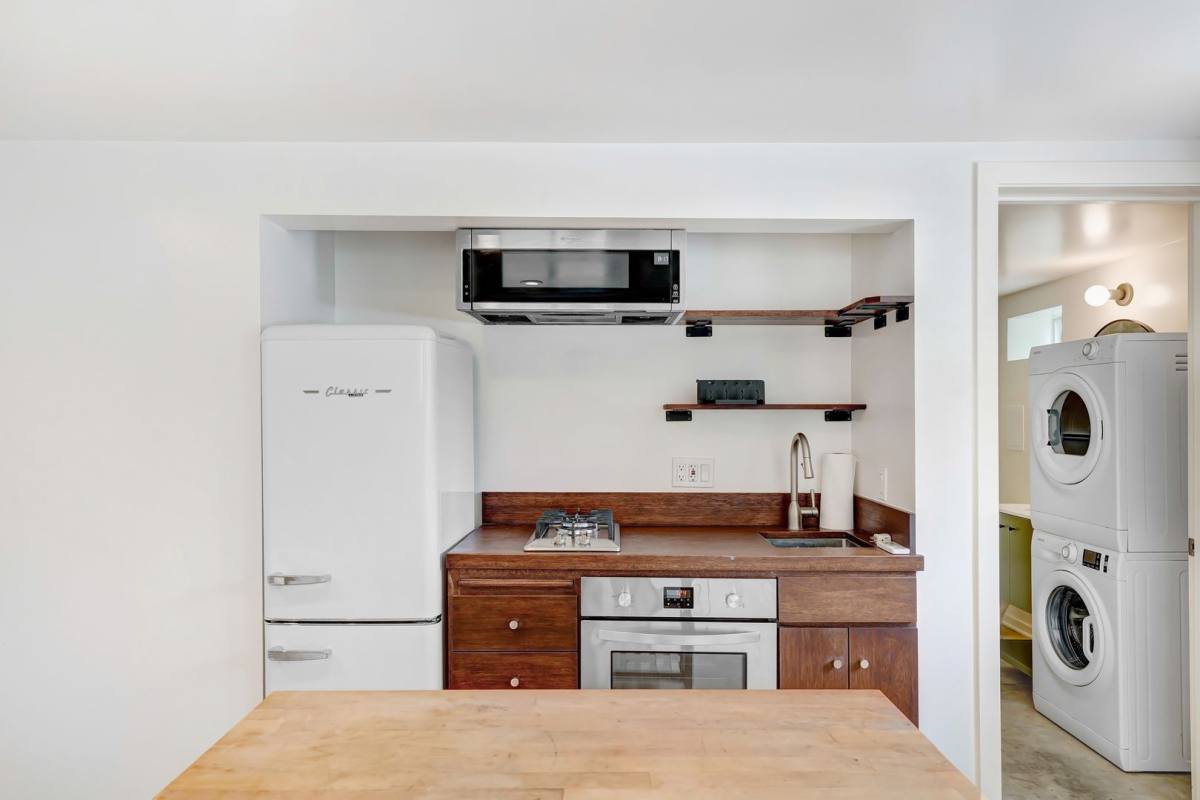 Apartment for rent at 265 Plymouth Dr, Pasadena, CA 91104