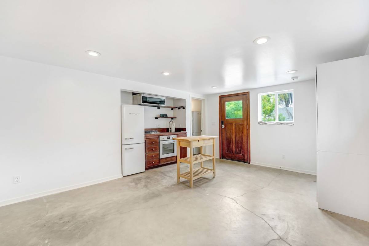 Apartment for rent at 265 Plymouth Dr, Pasadena, CA 91104
