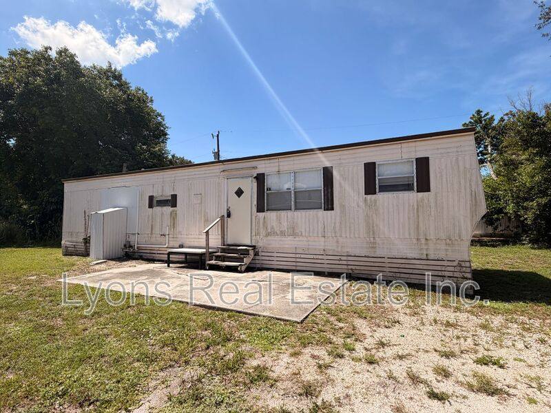 House for rent at 7869 Suncoast Dr, North Fort Myers, FL 33917