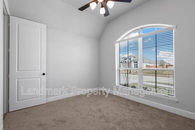 House for rent at 1824 Buckeye Lane, Mansfield, TX 76063
