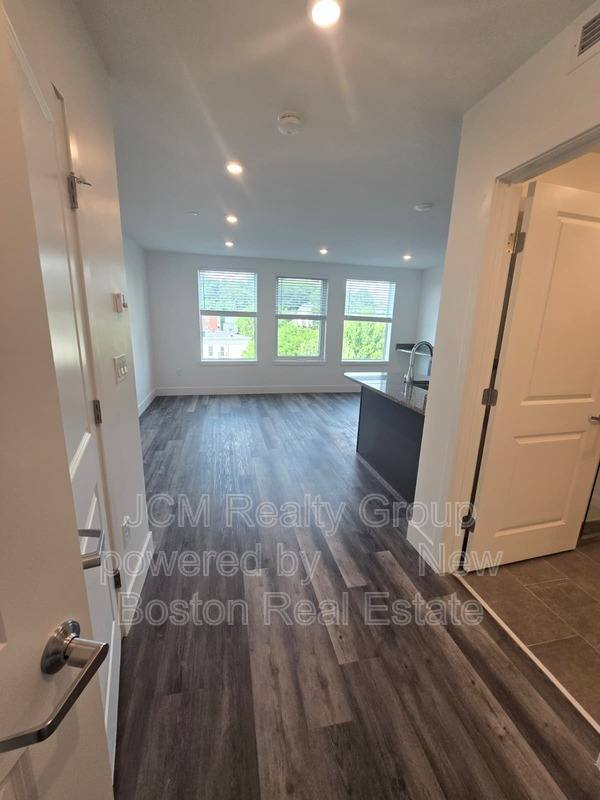 Apartment for rent at 585 Essex St #U-702, Lynn, MA 01902