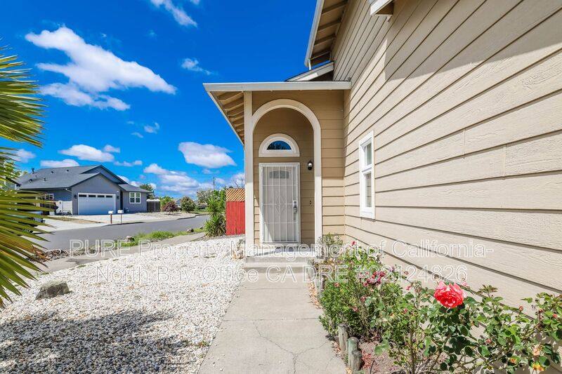 House for rent at 3465 Walnut Grove St, Santa Rosa, CA 95403
