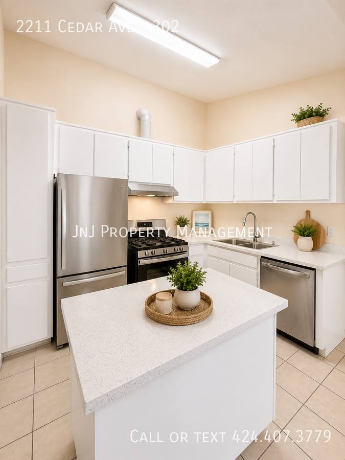 Apartment for rent at 2211 Cedar Ave #302, Long Beach, CA 90806