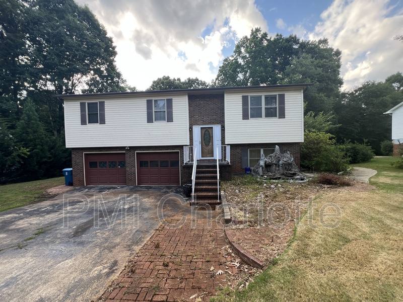 House for rent at 1784 Ashley St, Newton, NC 28658