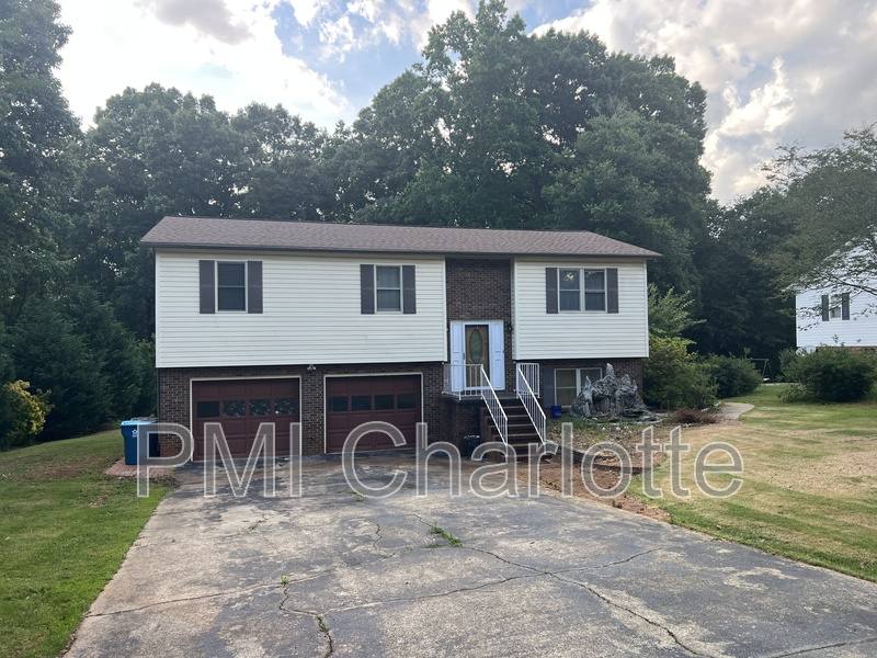 House for rent at 1784 Ashley St, Newton, NC 28658