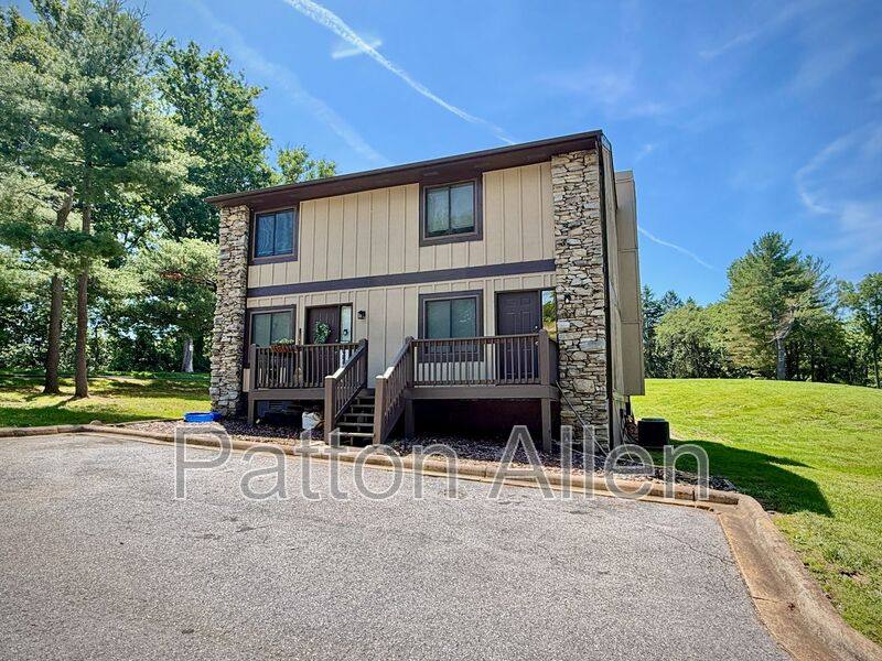 Townhouse for rent at 2 Dawnwood Circle, Asheville, NC 28803