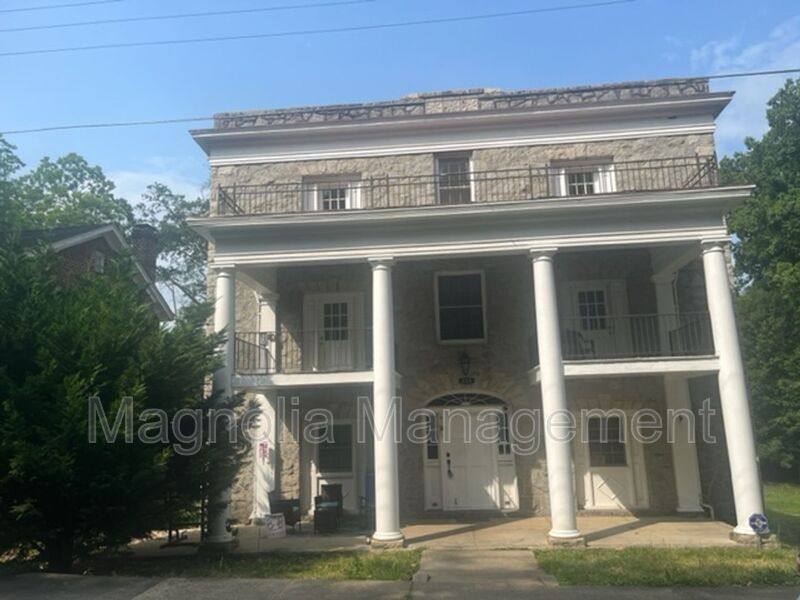 Apartment for rent at 215 W Young Ave #6, Henderson, NC 27536