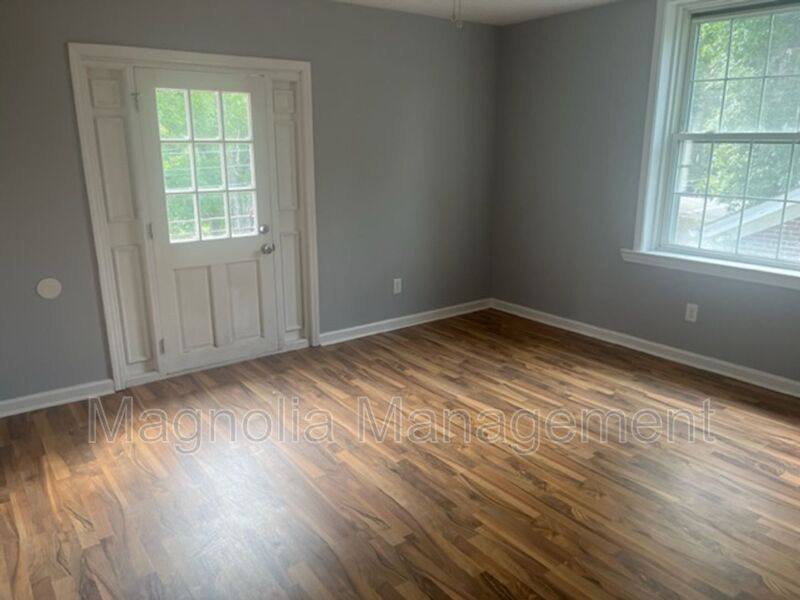 Apartment for rent at 215 W Young Ave #6, Henderson, NC 27536
