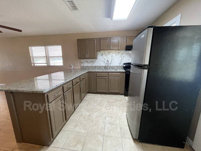 House for rent at 4520 Clubhouse Rd, Lakeland, FL 33812