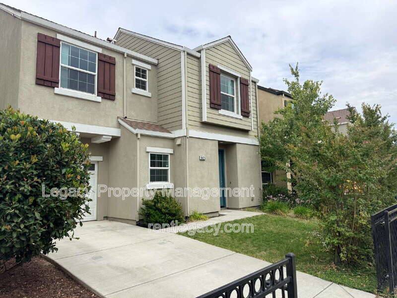 House for rent at 4426 Dry Creek Rd, Sacramento, CA 95838