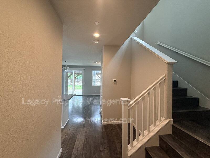 House for rent at 4426 Dry Creek Rd, Sacramento, CA 95838
