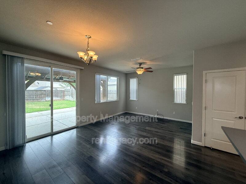 House for rent at 4426 Dry Creek Rd, Sacramento, CA 95838