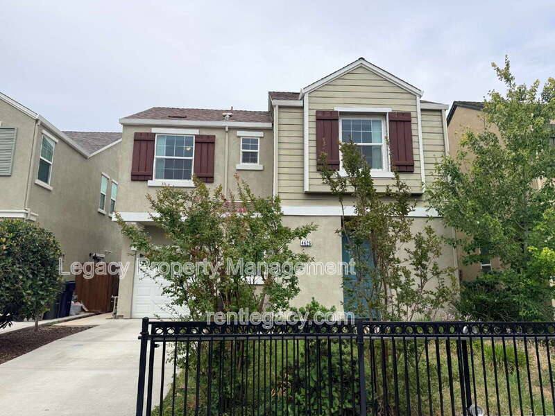 House for rent at 4426 Dry Creek Rd, Sacramento, CA 95838