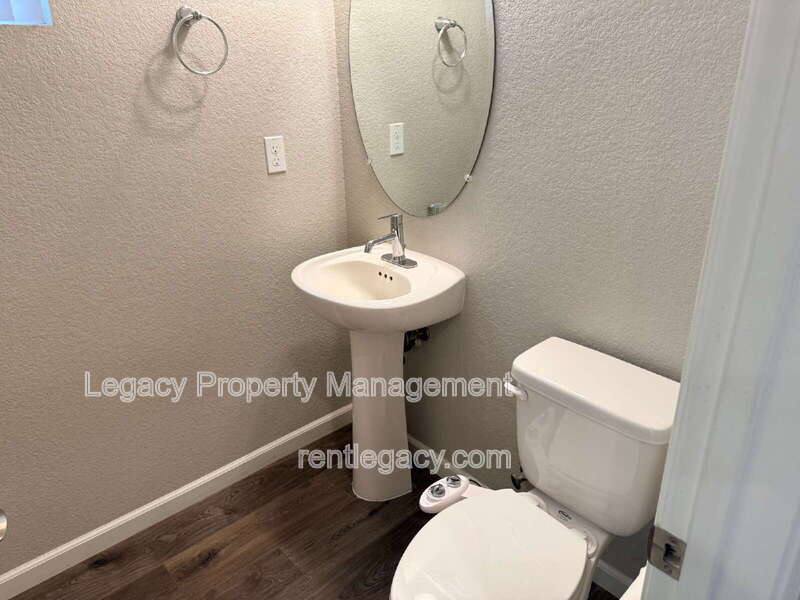 House for rent at 4426 Dry Creek Rd, Sacramento, CA 95838