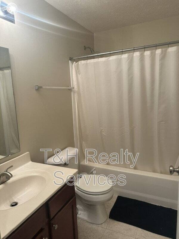 Townhouse for rent at 6941 Vistamere Way, Indianapolis, IN 46250