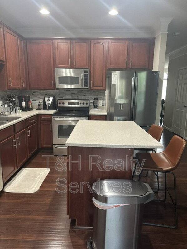 Townhouse for rent at 6941 Vistamere Way, Indianapolis, IN 46250