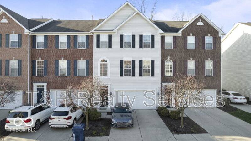 Townhouse for rent at 6941 Vistamere Way, Indianapolis, IN 46250