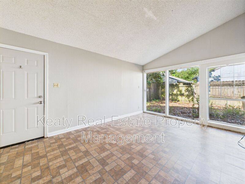 Apartment for rent at 513 Fox Run Ave #1, Lafayette, LA 70508