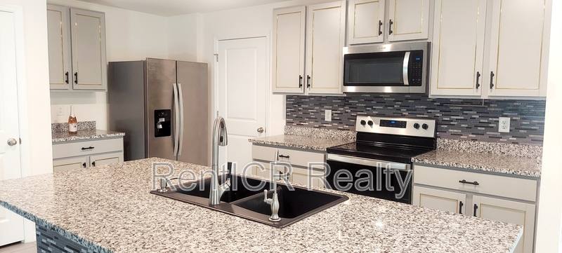 House for rent at 35386 Spruce Knob Court, Dade City, FL 33525