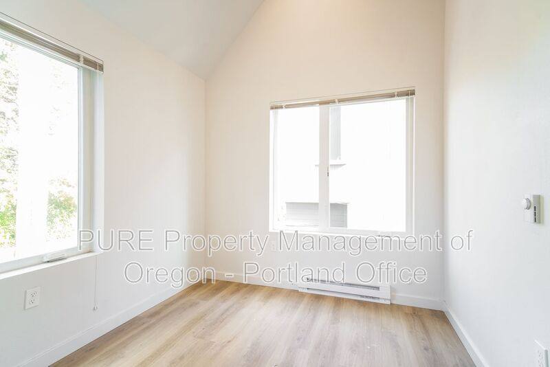 Townhouse for rent at 6786 N McKenna, Portland, OR 97203