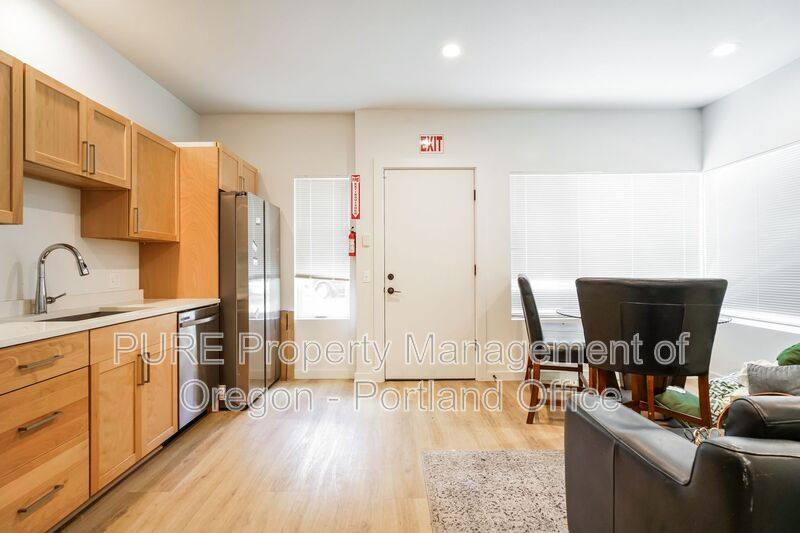 Townhouse for rent at 6786 N McKenna, Portland, OR 97203