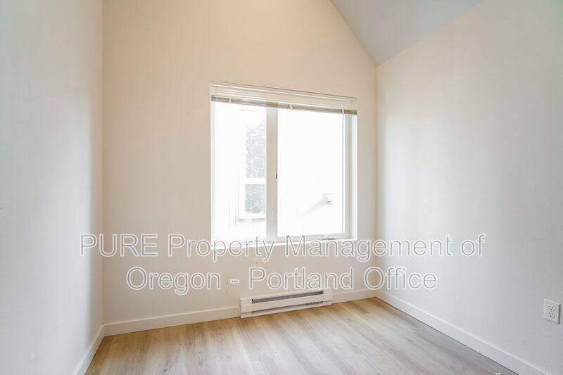 Townhouse for rent at 6786 N McKenna, Portland, OR 97203
