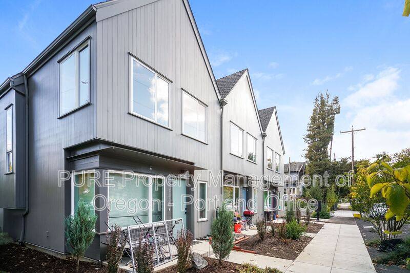 Townhouse for rent at 6786 N McKenna, Portland, OR 97203