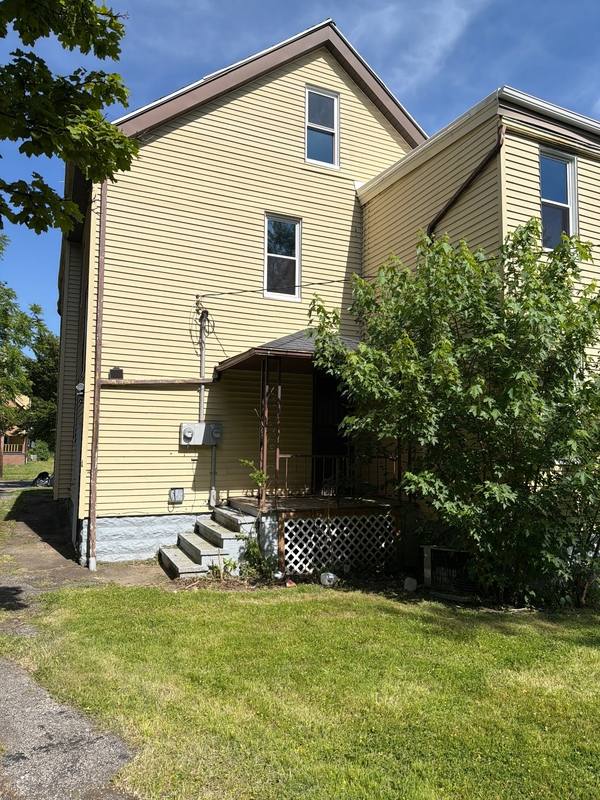 Apartment for rent at 3552 E 138th St #UPSTAIRS, Cleveland, OH 44120