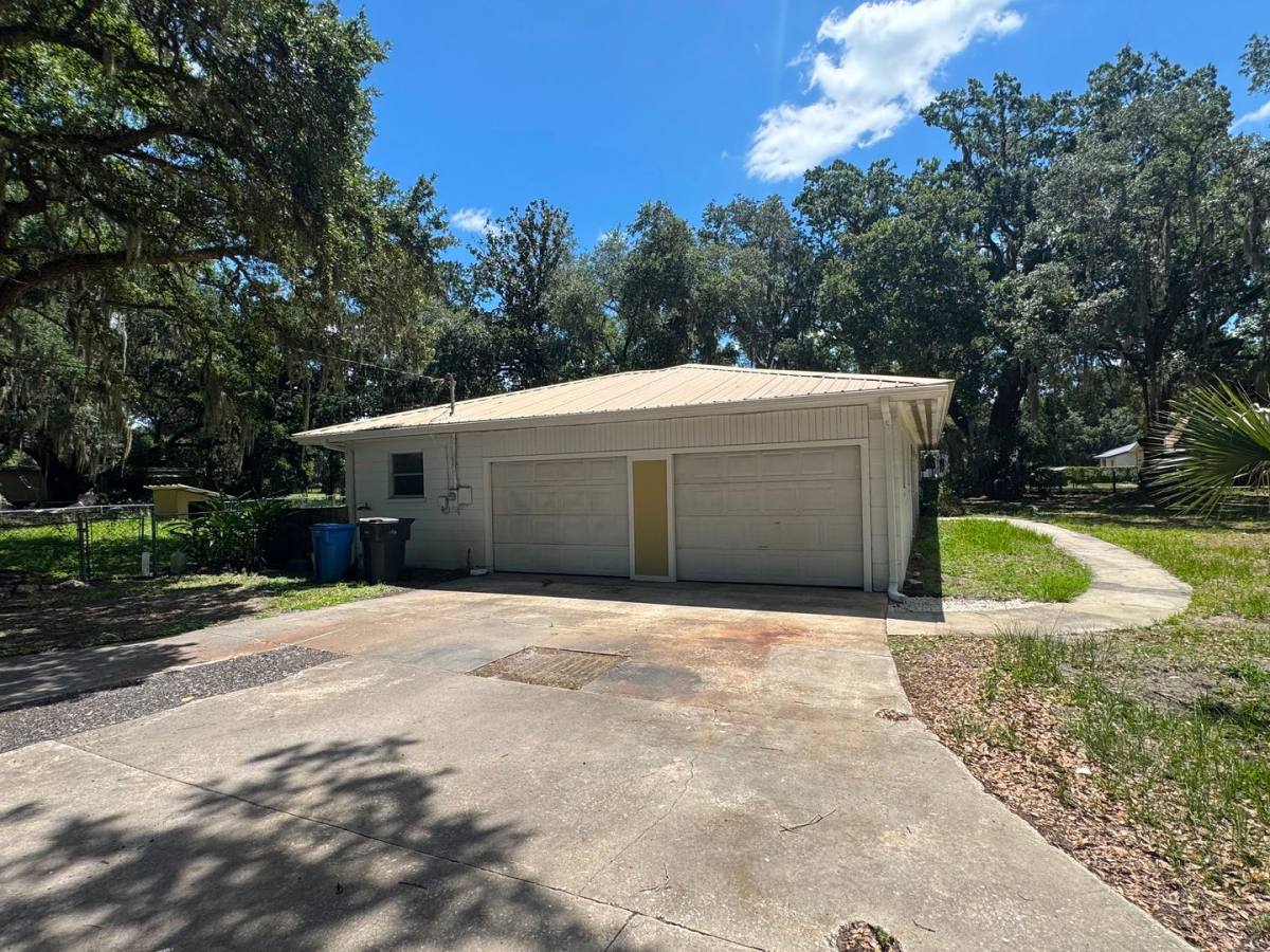 House for rent at 1602 E Sparkman Rd, Plant City, FL 33566