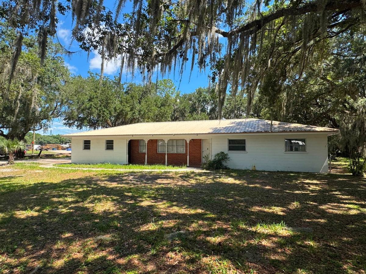 House for rent at 1602 E Sparkman Rd, Plant City, FL 33566